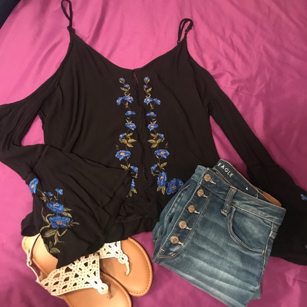 American Eagle XL cold shoulder long sleeve shirt